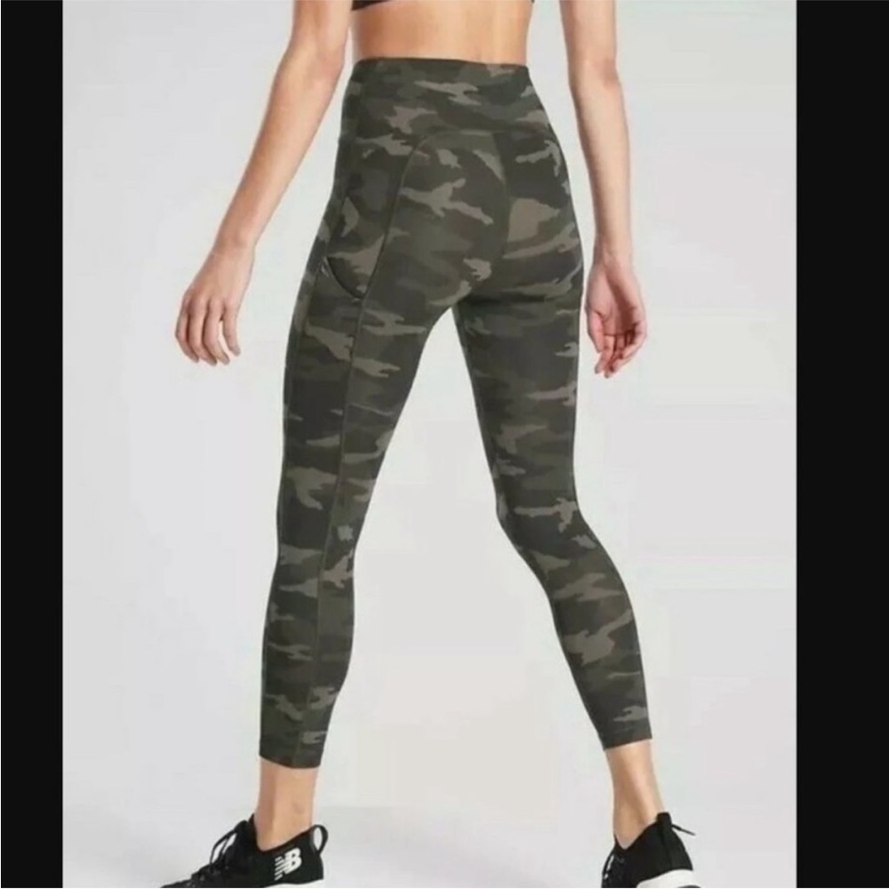 Athleta Ultimate Camo 7/8 tight Legging Olive Green S/531773 sz S